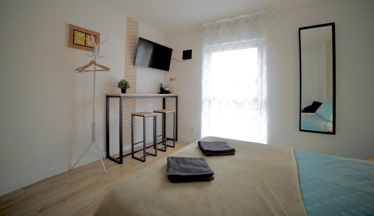 B&B Chez L'Habitant Chambre Privative Sur La Route Des Vins Tv Parking Box Velo Issenheim Eksteriør bilde